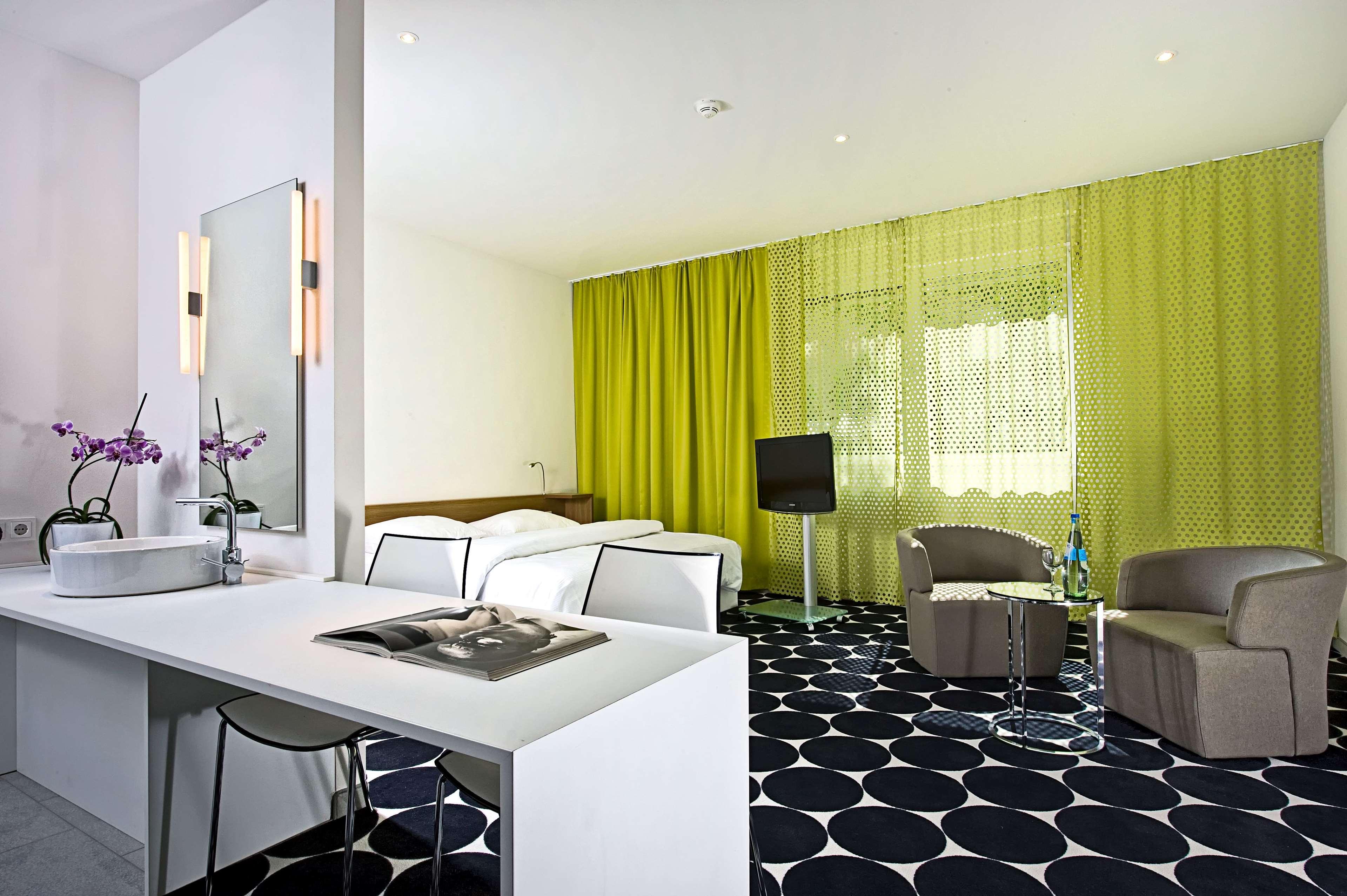 Отель Tryp By Wyndham Frankfurt Франкфурт-на-Майне Экстерьер фото