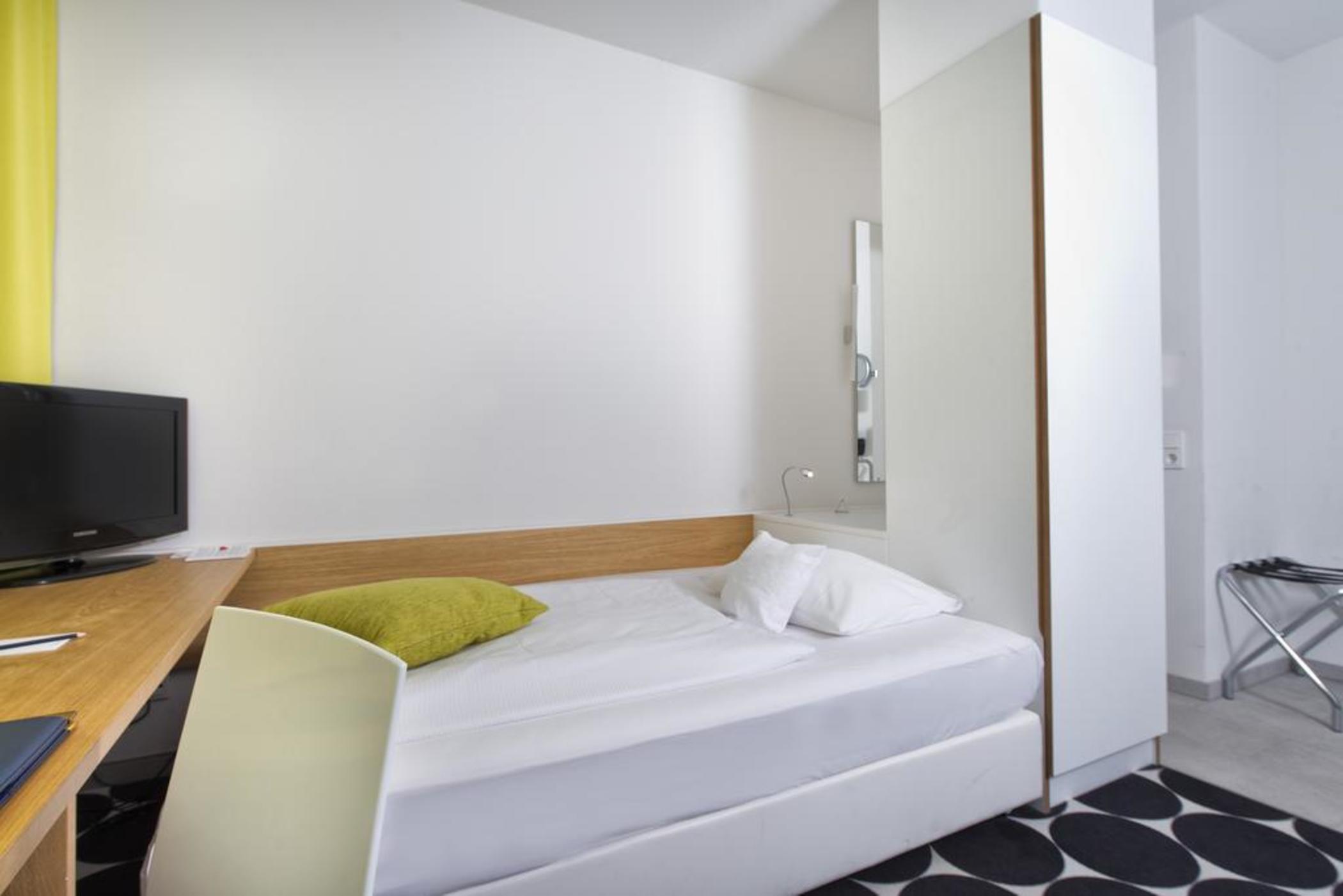 Отель Tryp By Wyndham Frankfurt Франкфурт-на-Майне Экстерьер фото