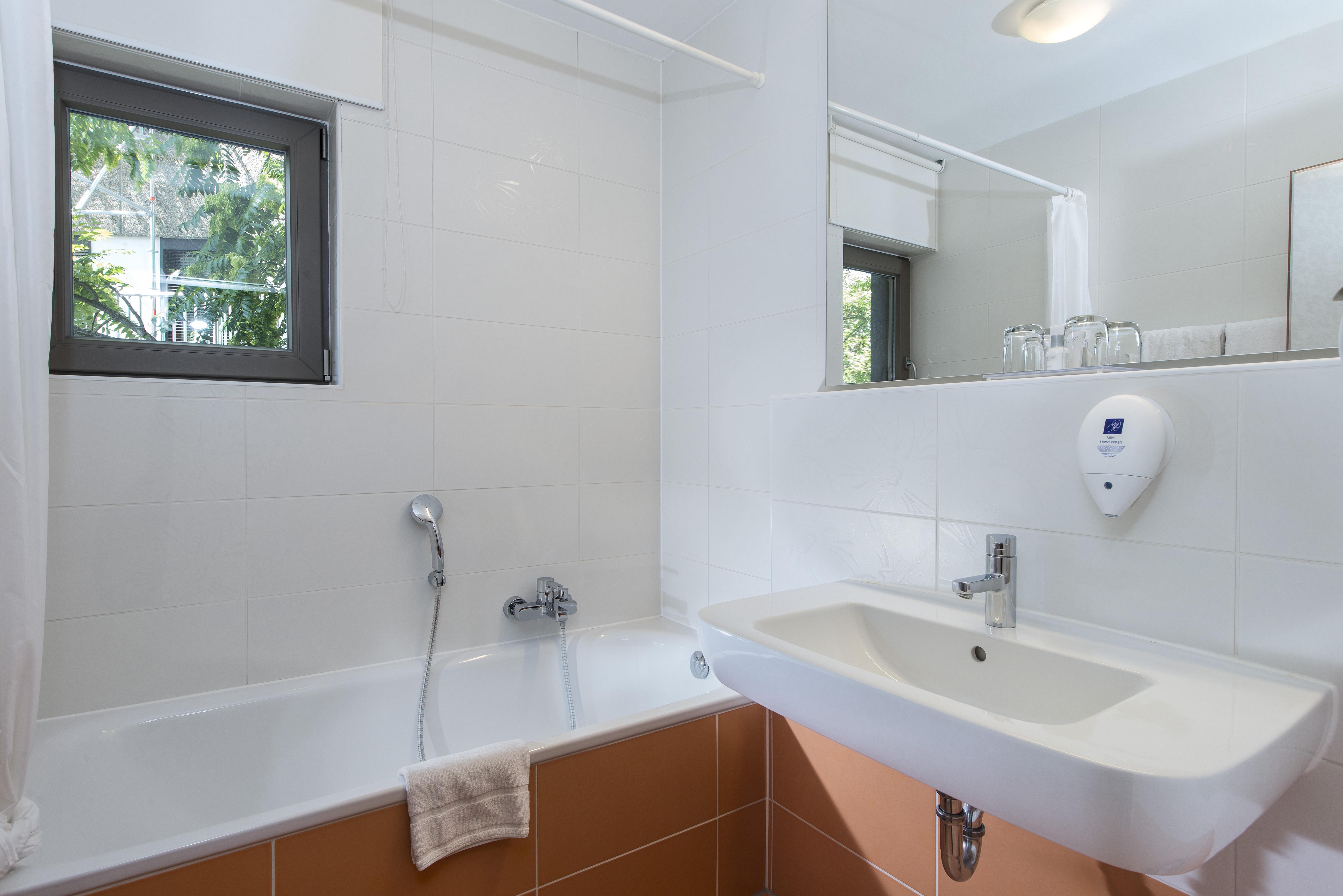 Отель Tryp By Wyndham Frankfurt Франкфурт-на-Майне Экстерьер фото